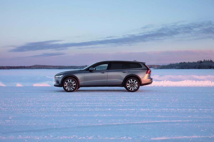  Volvo V60 T5 Cross Country 2018 года  (WW) (фото 31 из 44)